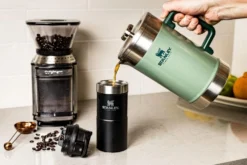 Stanley The Stay-Hot French Press 1.4L Groen -Winkel Voor Buitenartikelen 97145 stanley the stay hot french press 1.4l groen